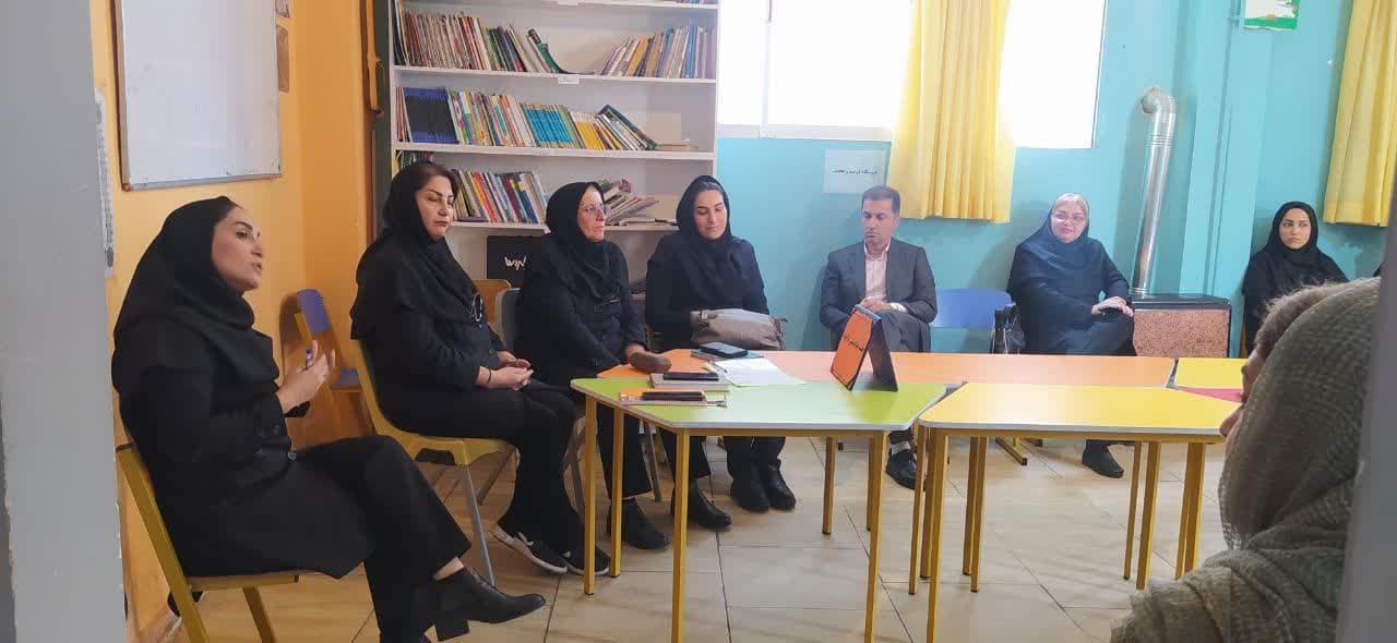 جلسه هم اندیشی با اولیا پایه چهارم کلاس میخک