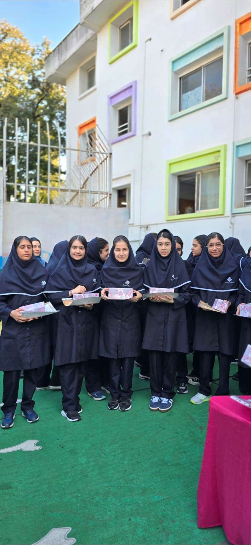 جشن موفقیت دختران گل نیکان در آزمون سمپاد